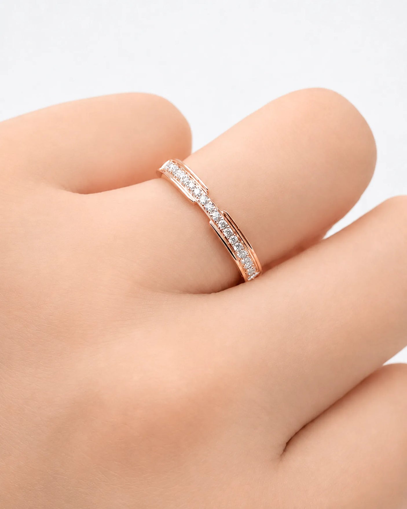 Round Diamond Wedding Band in White Gold