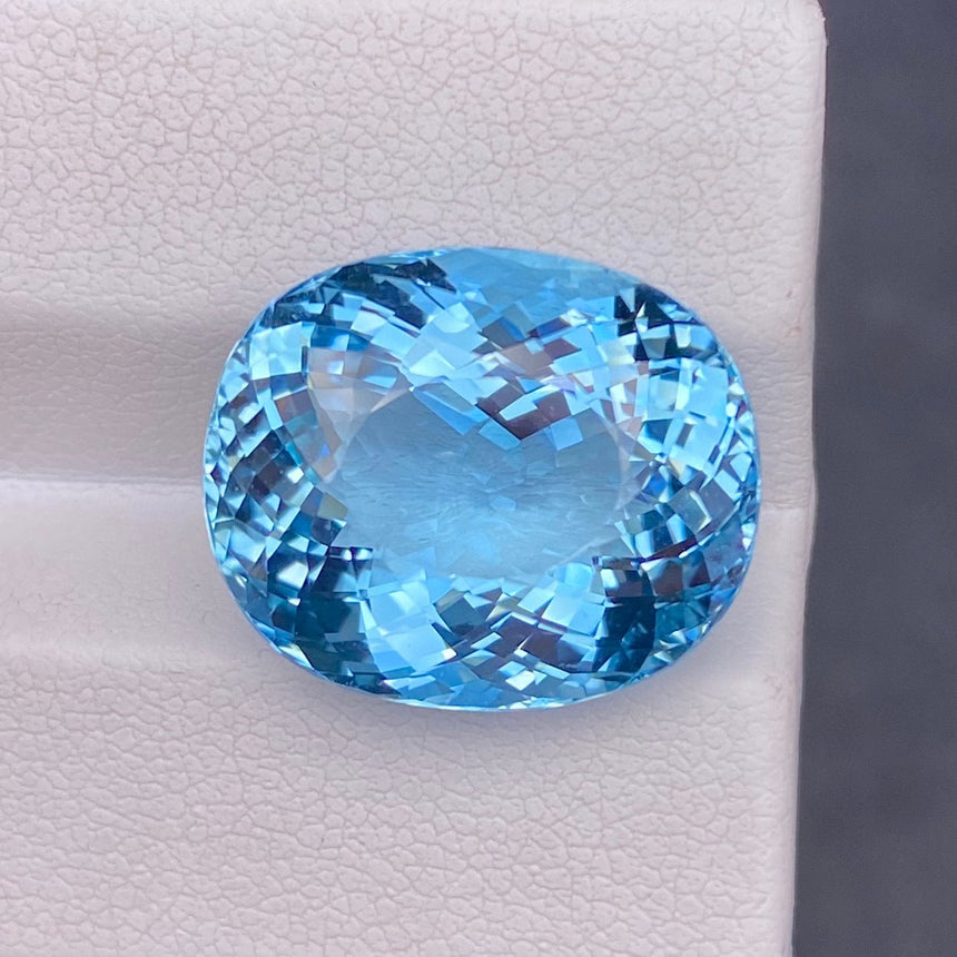 16.32cts Oval Santa Maria Natural Aquamarine Gemstone | GUILD Certified