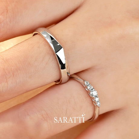 18K White gold wedding bands with sparkling diamond details | Saratti