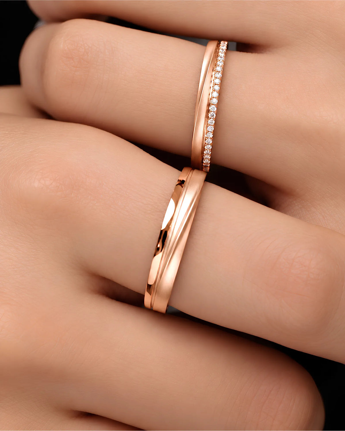 18K rose gold couple wedding bands featuring elegant wave contours and refined craftsmanship | SARATTI