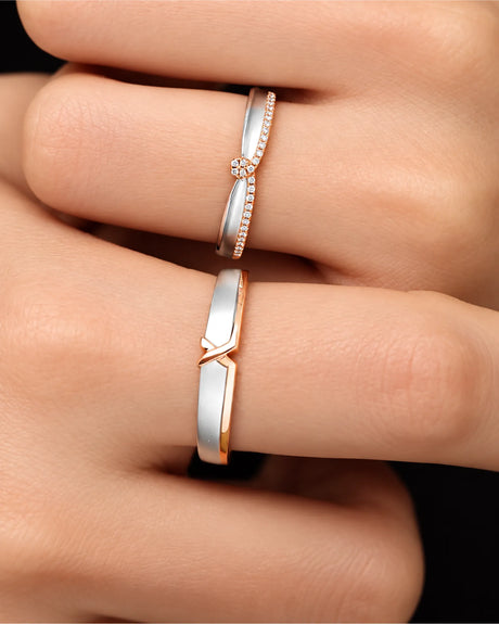 18K two tone gold couple wedding rings featuring X pattern and ribbon-inspired intertwined bands | SARATTI