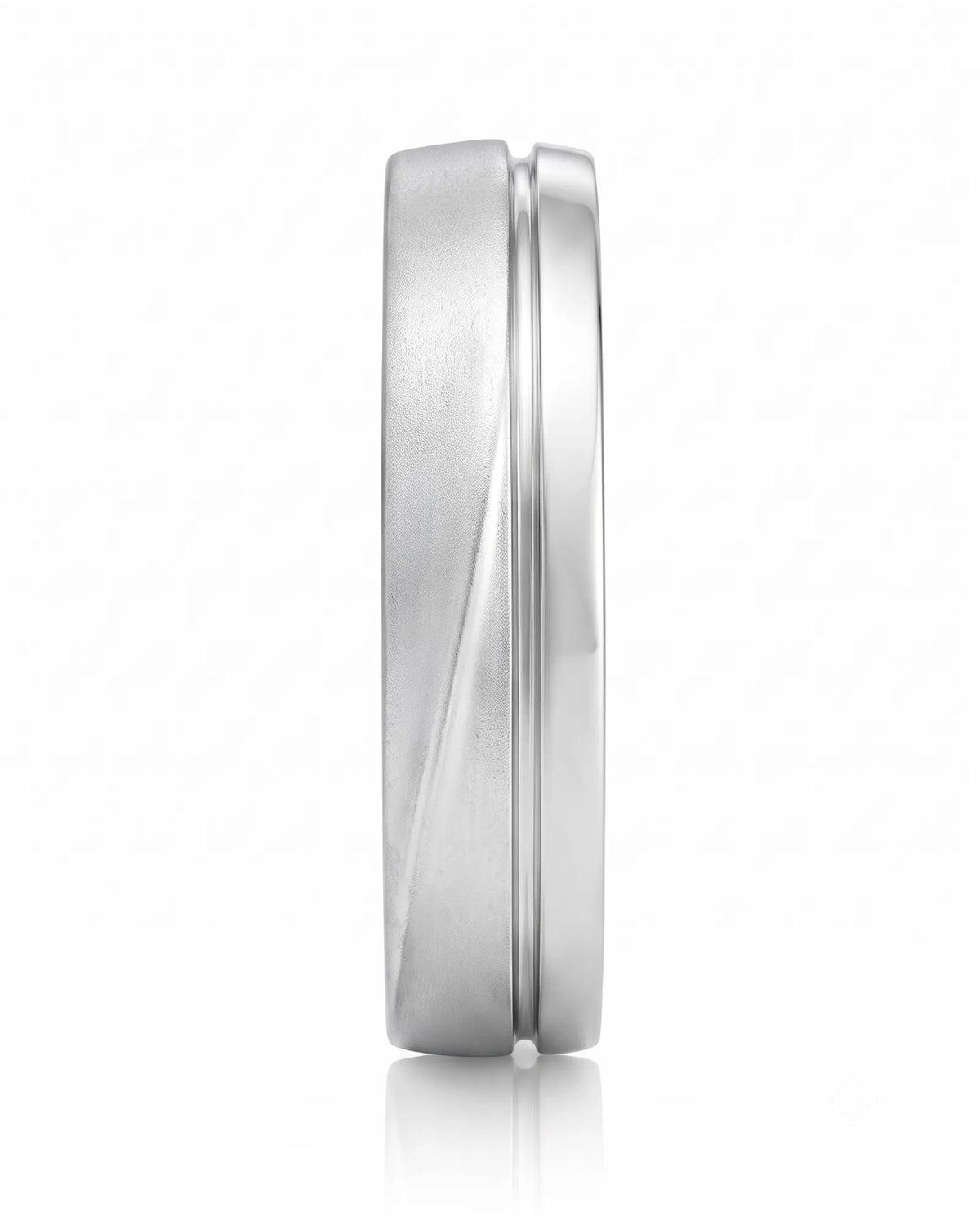 18K white gold couple wedding bands featuring elegant wave contours and refined craftsmanship | SARATTI