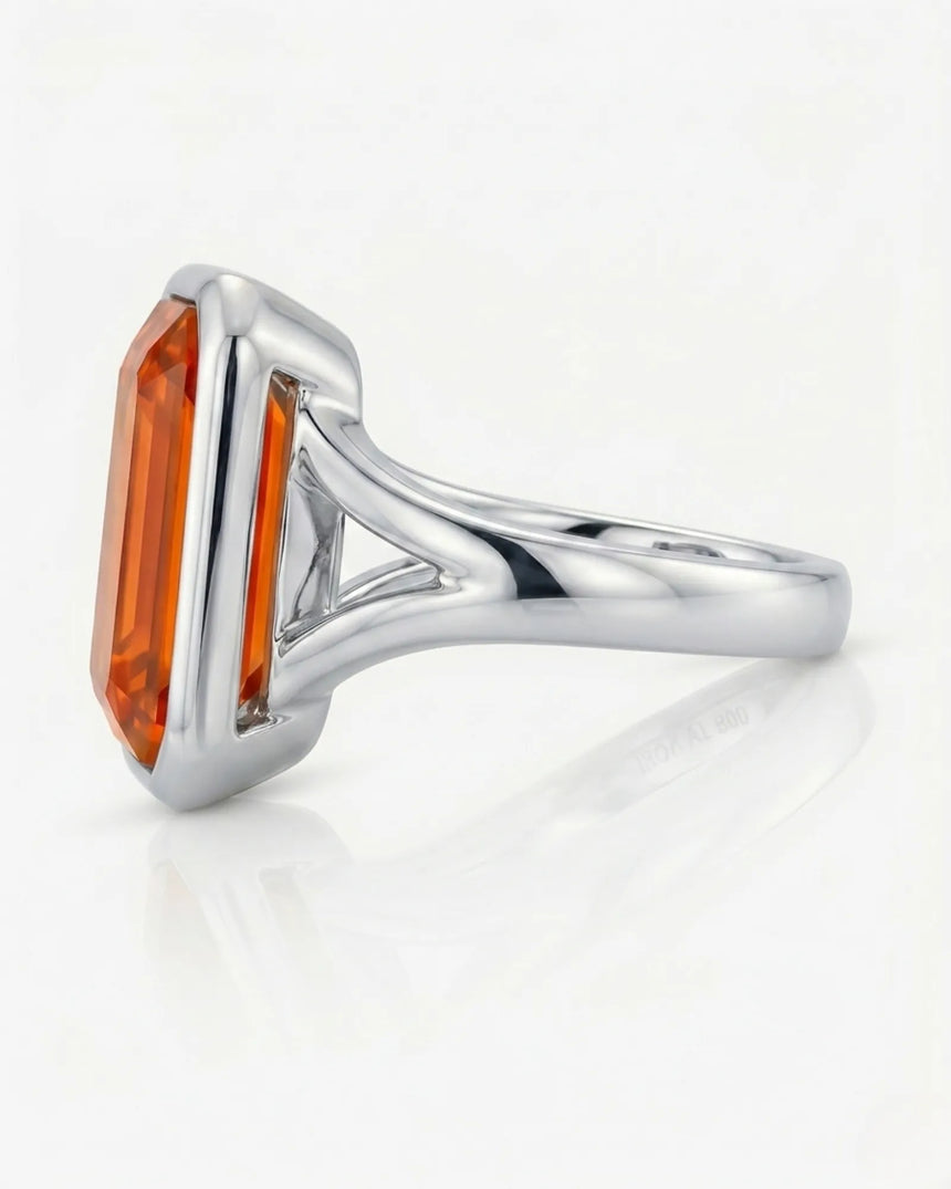 18K white gold emerald cut Topaz setting with architectural outline | SARATTI