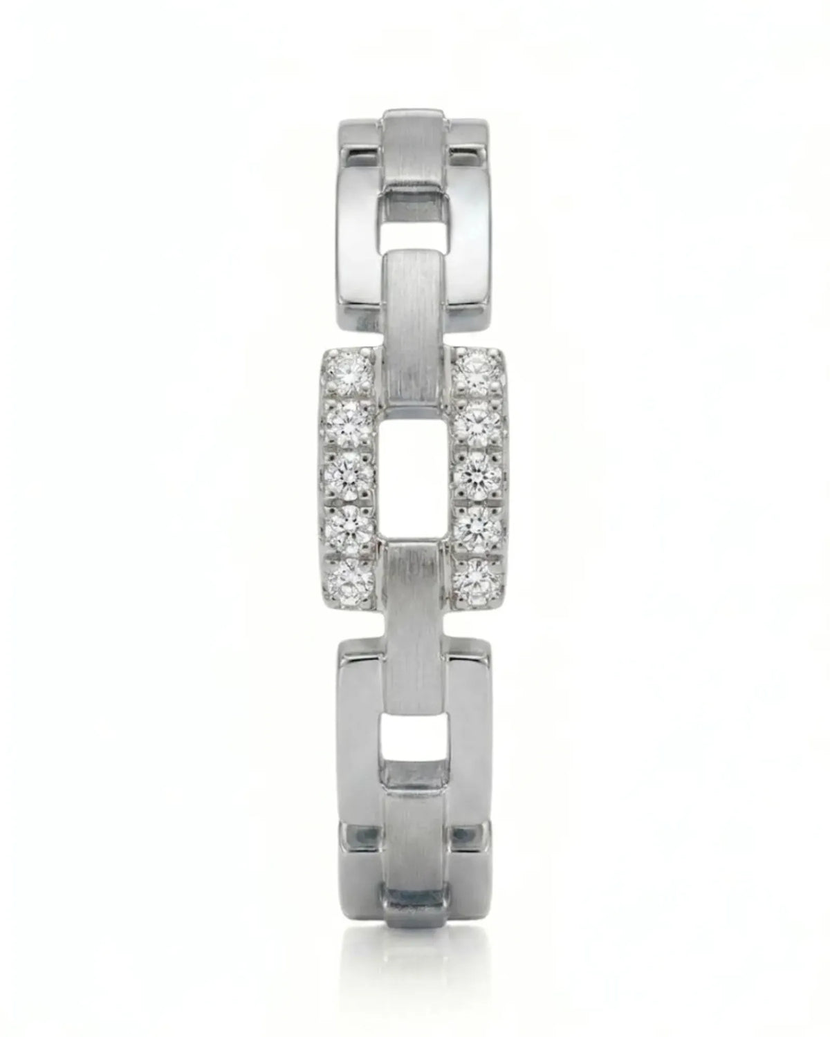 18K white gold wedding ring featuring interlocking geometric links and brilliant diamond accents | SARATTI
