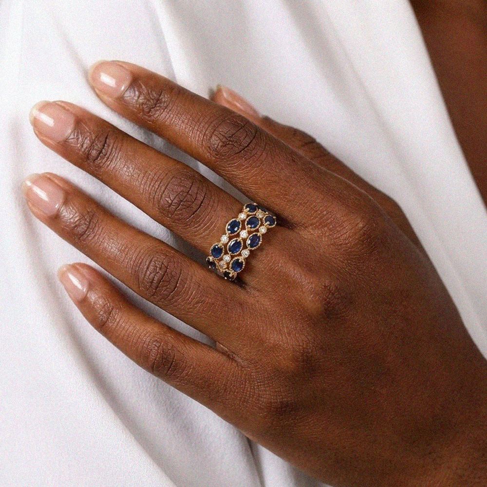 18K yellow gold blue sapphire and diamond ring close up | SARATTI