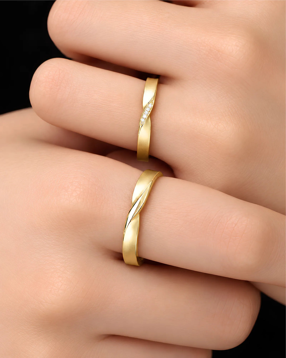 18K yellow gold couple wedding rings featuring a continuous Mobius loop symbolising eternal connection | SARATTI