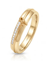 18K yellow gold couple wedding rings featuring smooth bands and refined romantic craftsmanship | SARATTI
