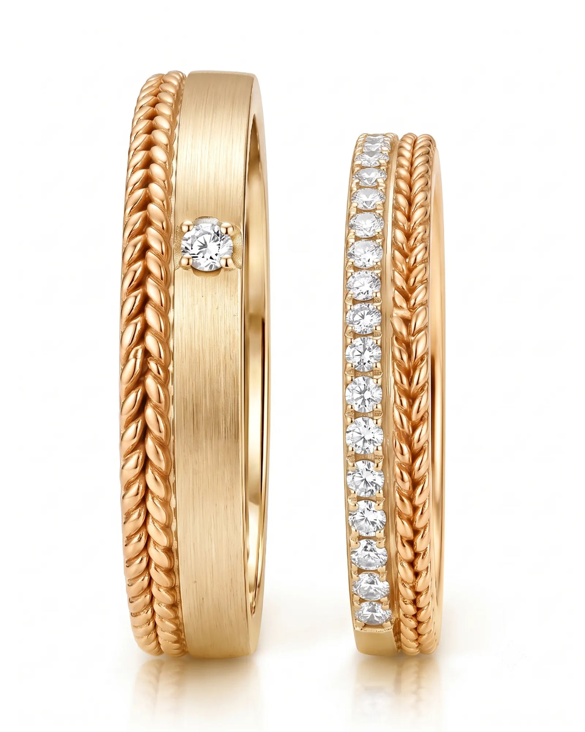 18K yellow gold couple wedding rings featuring smooth bands and refined timeless craftsmanship | SARATTI
