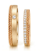 18K yellow gold couple wedding rings featuring smooth bands and refined timeless craftsmanship | SARATTI