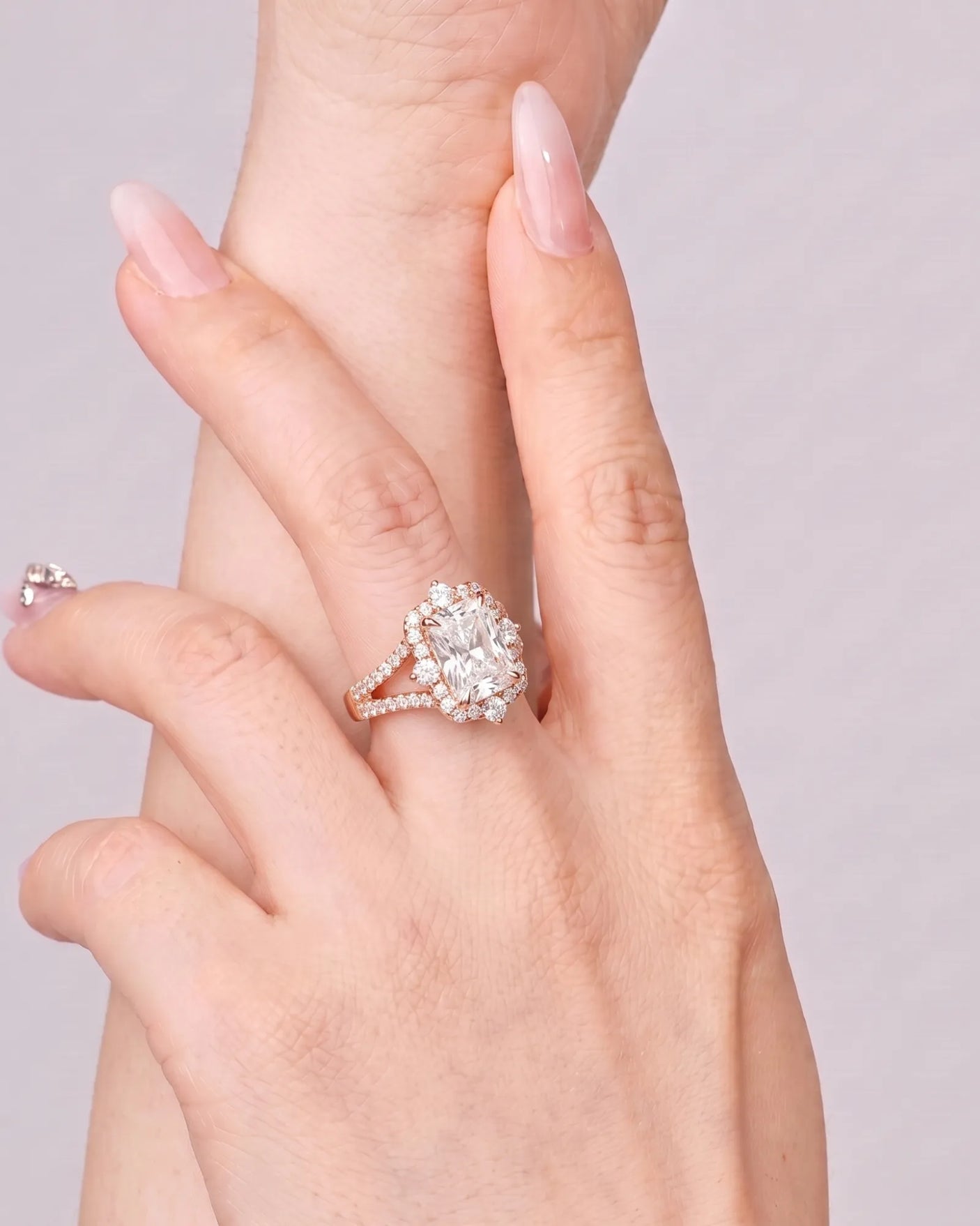 Cometa Corona – Natural Radiant-Cut Diamond Floral Halo Ring
