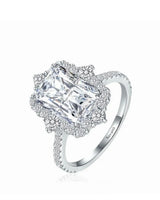 Cometa Corona – Natural Radiant-Cut Diamond Floral Halo Ring