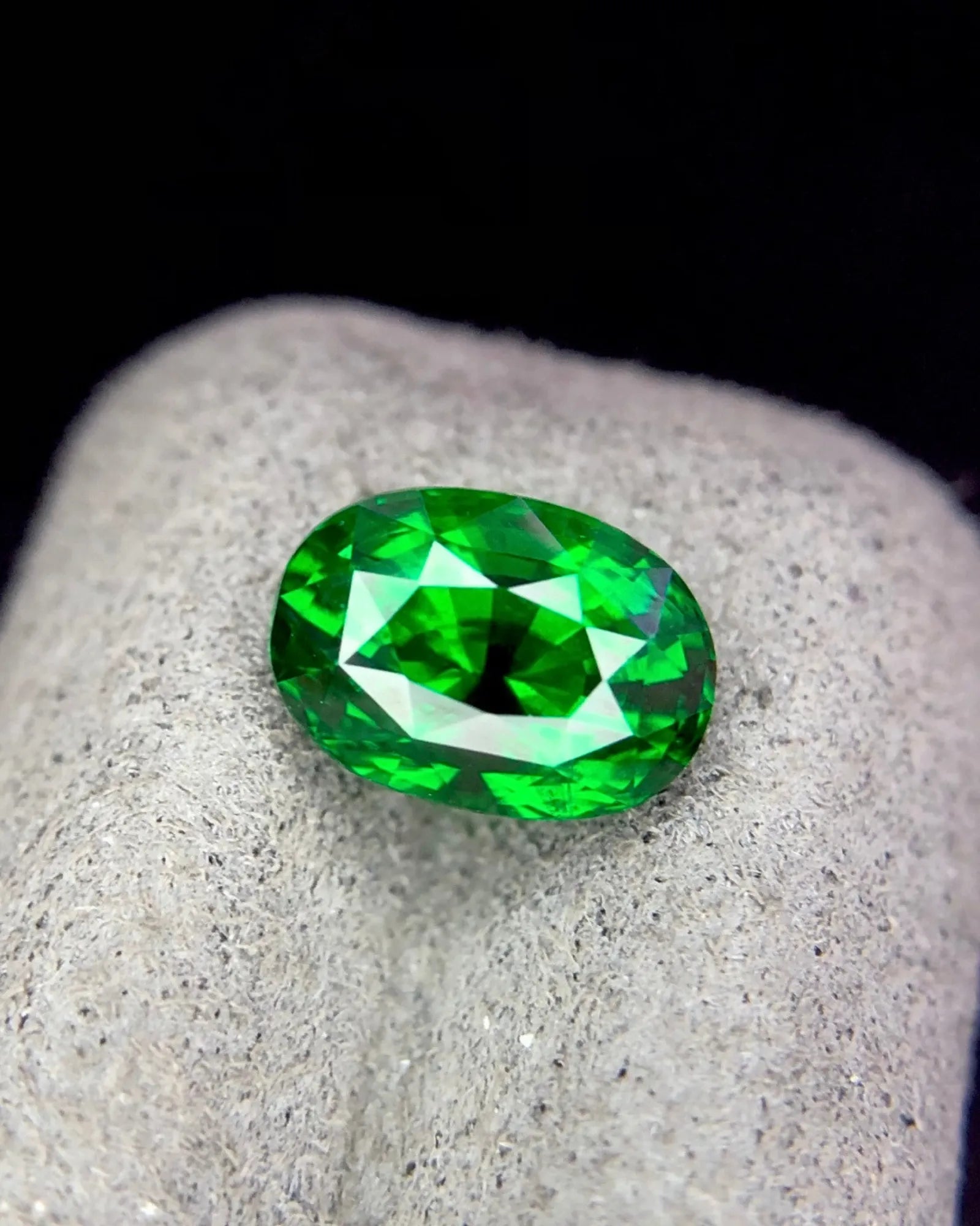 2.06 carat Natural Tsavorite Garnet oval gemstone alternate angle close-up | SARATTI