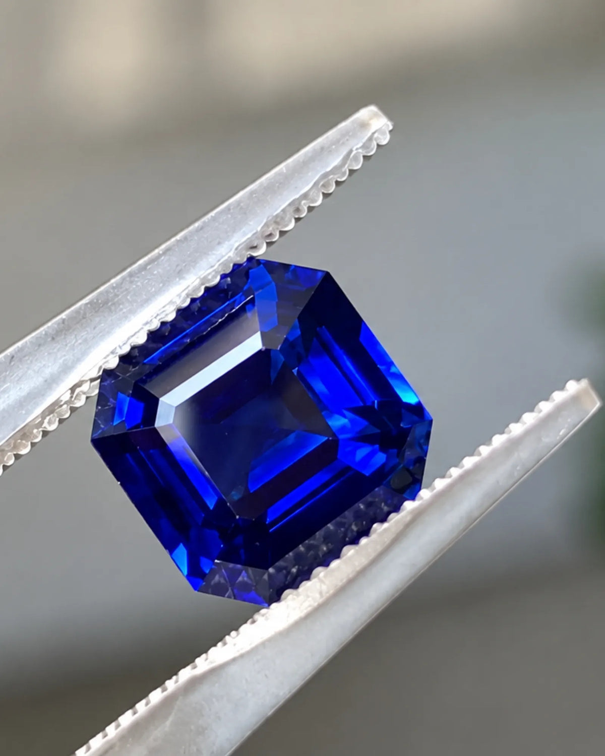 2.08ct Natural Sapphire octagonal shape loose gemstone main view | SARATTI