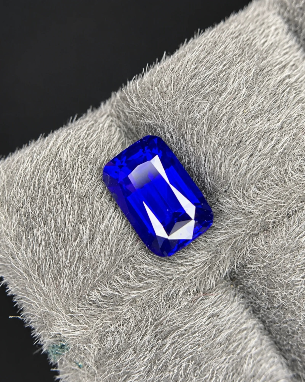2.09ct Natural Sapphire cushion shape loose gemstone main view | SARATTI