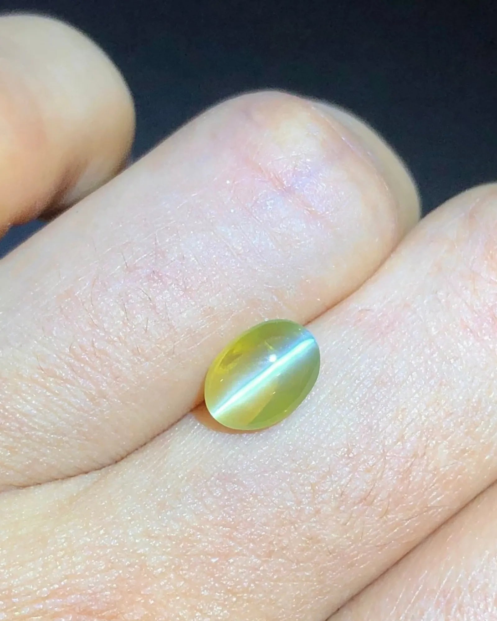 2.23 carats Natural Yellowish Green Cat's Eye Chrysoberyl | Oval Cabochon