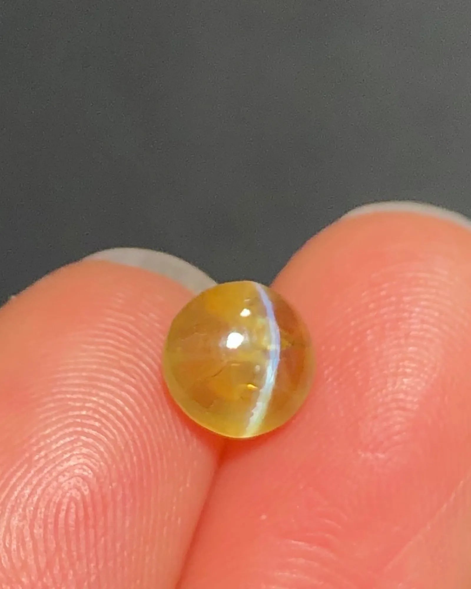 2.28 carats Natural Honey Color Cat's Eye Chrysoberyl | Round Cabochon