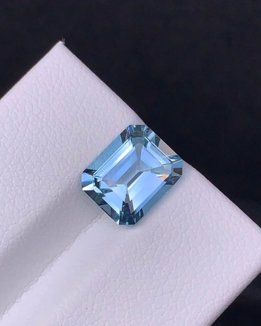 2.38 carat Natural Aquamarine clipped-corner emerald-style cut | SARATTI