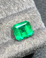 2.69ct Natural Emerald Octagonal Step cut loose gemstone alternate view | SARATTI