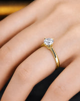 Fiore – Sparkly Bloom Natural Round Diamond Tulip Solitaire Ring