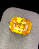 3.55ct Vivid Yellow Sapphire Radiant loose gemstone alternate angle | SARATTI