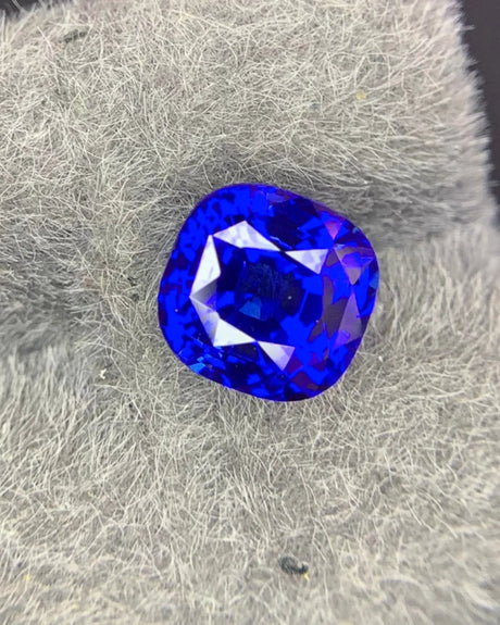 3.86ct Natural Sapphire cushion-cut side profile | SARATTI