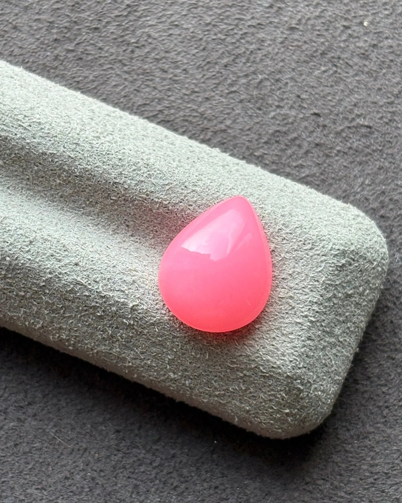 3.96ct Pink Opal cabochon measuring 10.2 × 13 mm | SARATTI