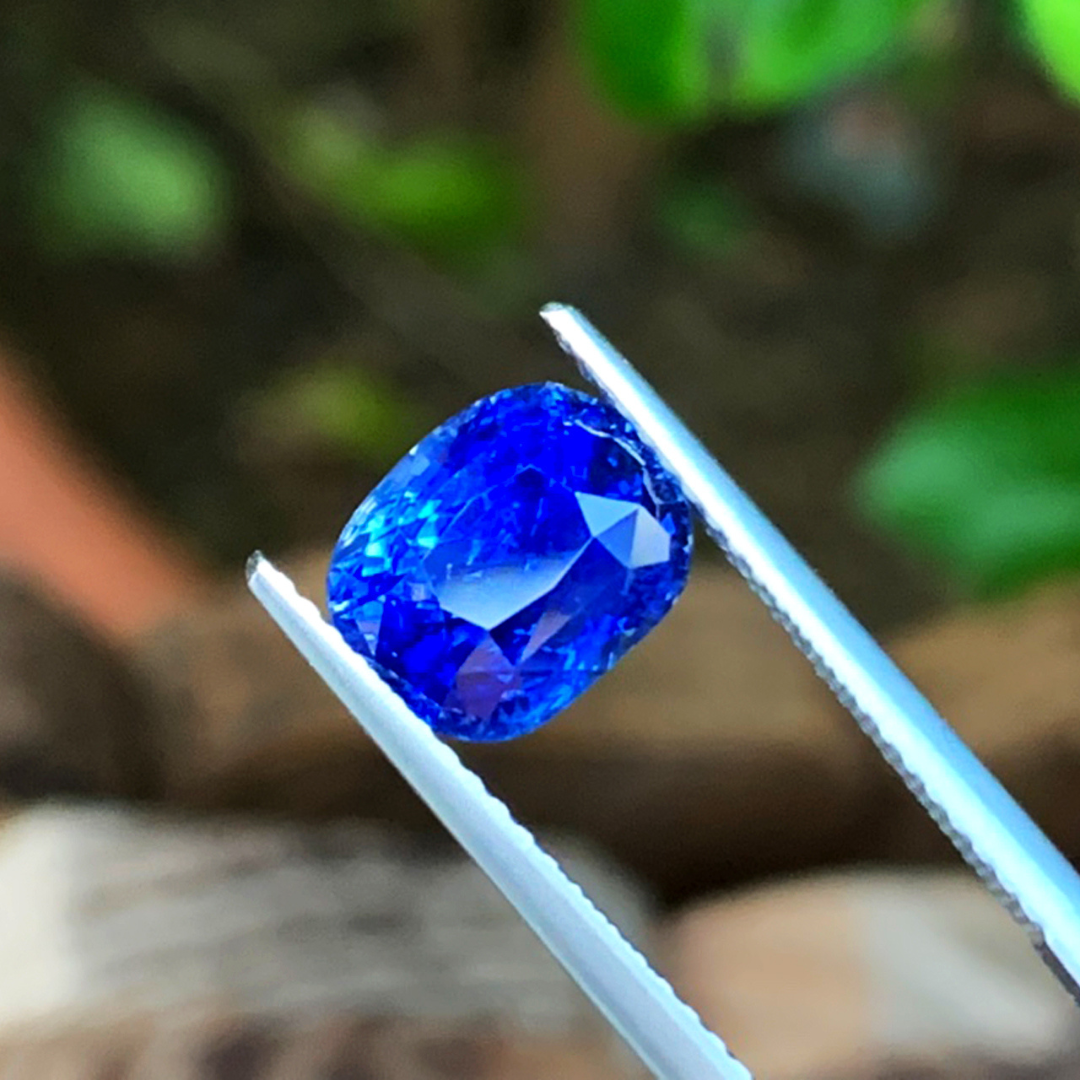 Cushion Cut Cornflower Blue Sapphire Gemstone | Saratti Jewelry