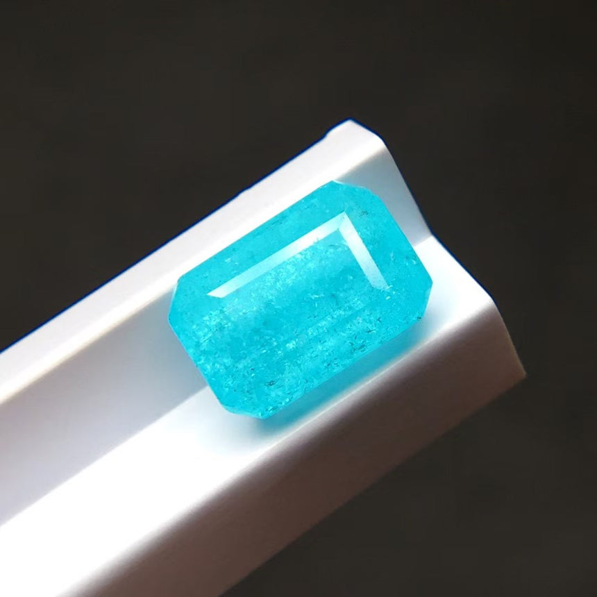 3 carats Emerald Cut Natural Paraiba Tourmaline Gemstone - Neon Blue - Saratti 