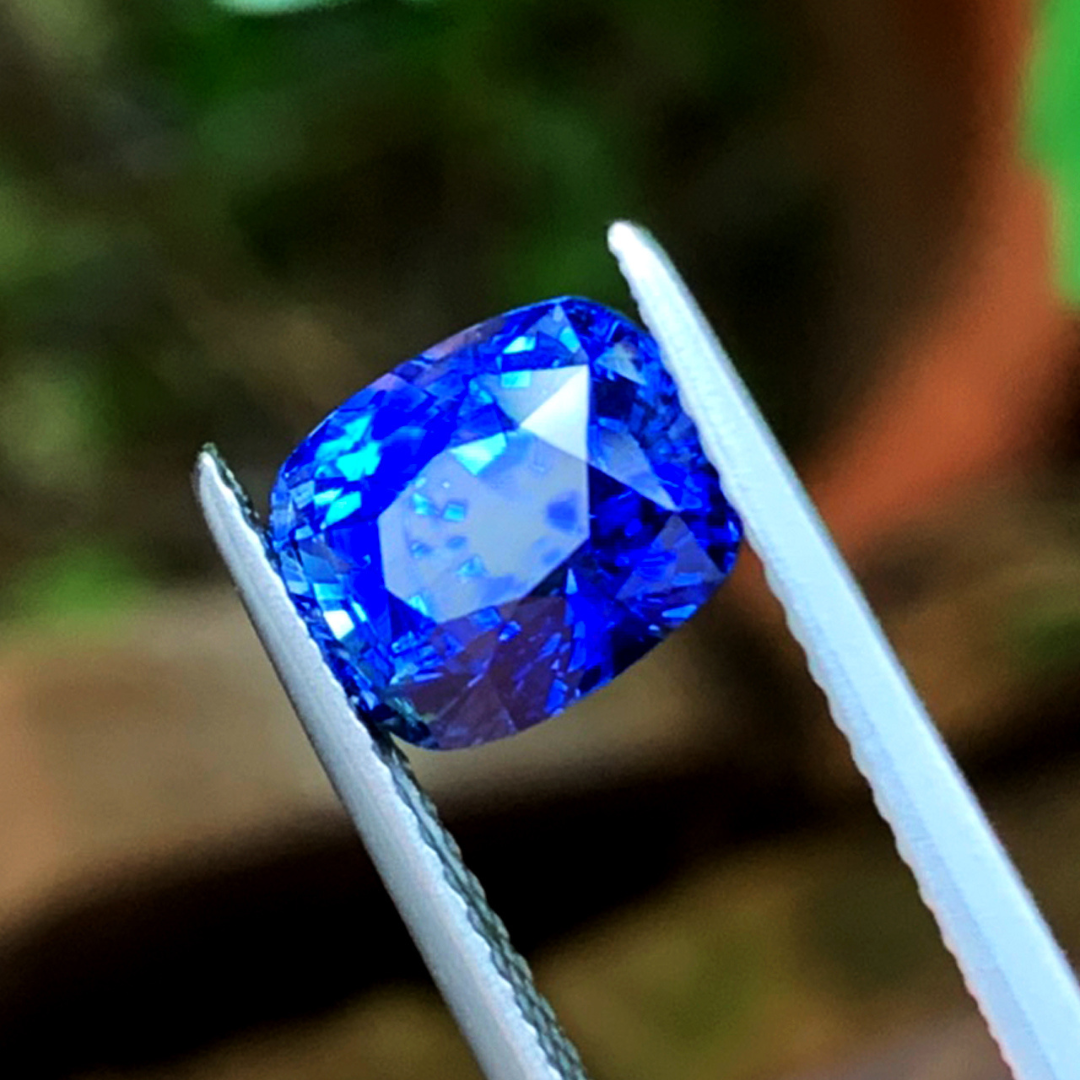 Cushion Cut Royal Blue Sapphire Gemstone | Saratti Jewelry 