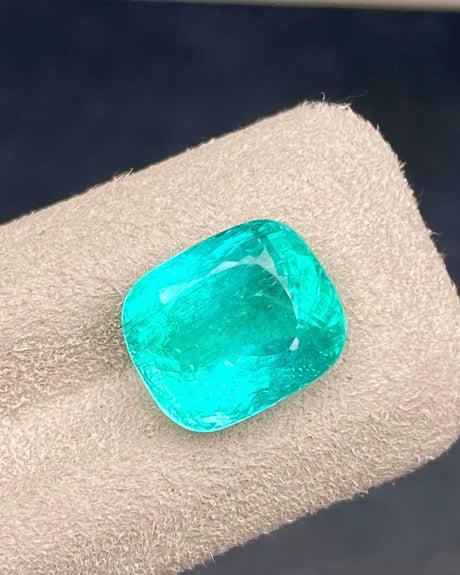 Natural 5.01ct Intense Green Emerald Cushion loose gemstone shown from an alternate face-up angle | SARATTI