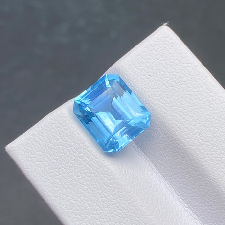 5.17cts Emerald Cut Natural Aquamarine Gem | Vivid Blue