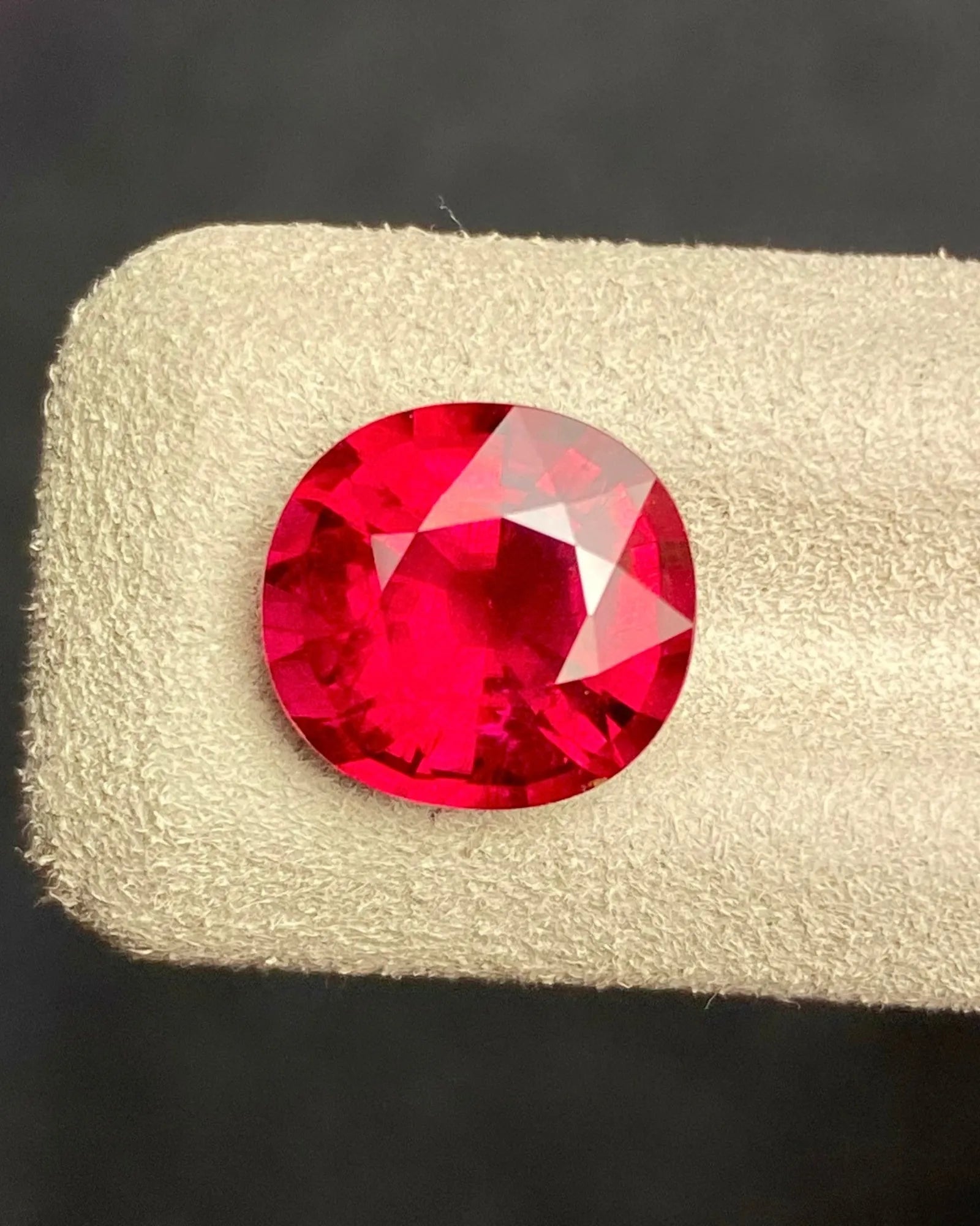 Rubellite Tourmaline oval measuring 11.2 × 10.5 × 7.0 mm as a loose gemstone | SARATTI