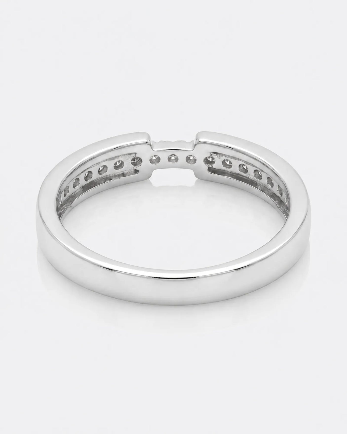 Round Diamond Wedding Band in White Gold