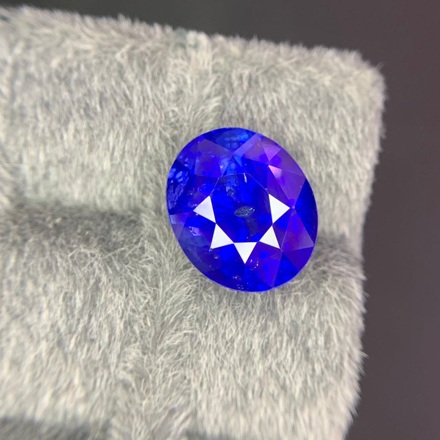 Genuine Royal Blue Natural Sapphire Gemstone - Heirloom Grade - 6.67 carats - CGL Certified - SARATTI