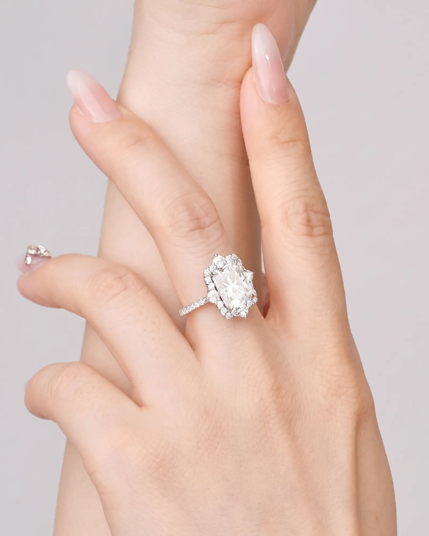 Cometa Corona – Natural Radiant-Cut Diamond Floral Halo Ring