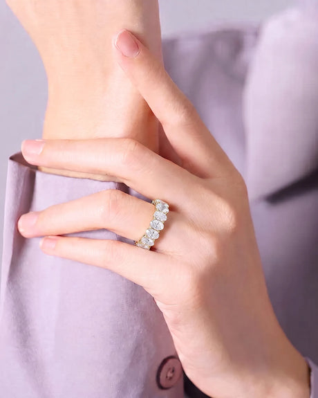 Oval Wedding Band in 18K Yellow Gold