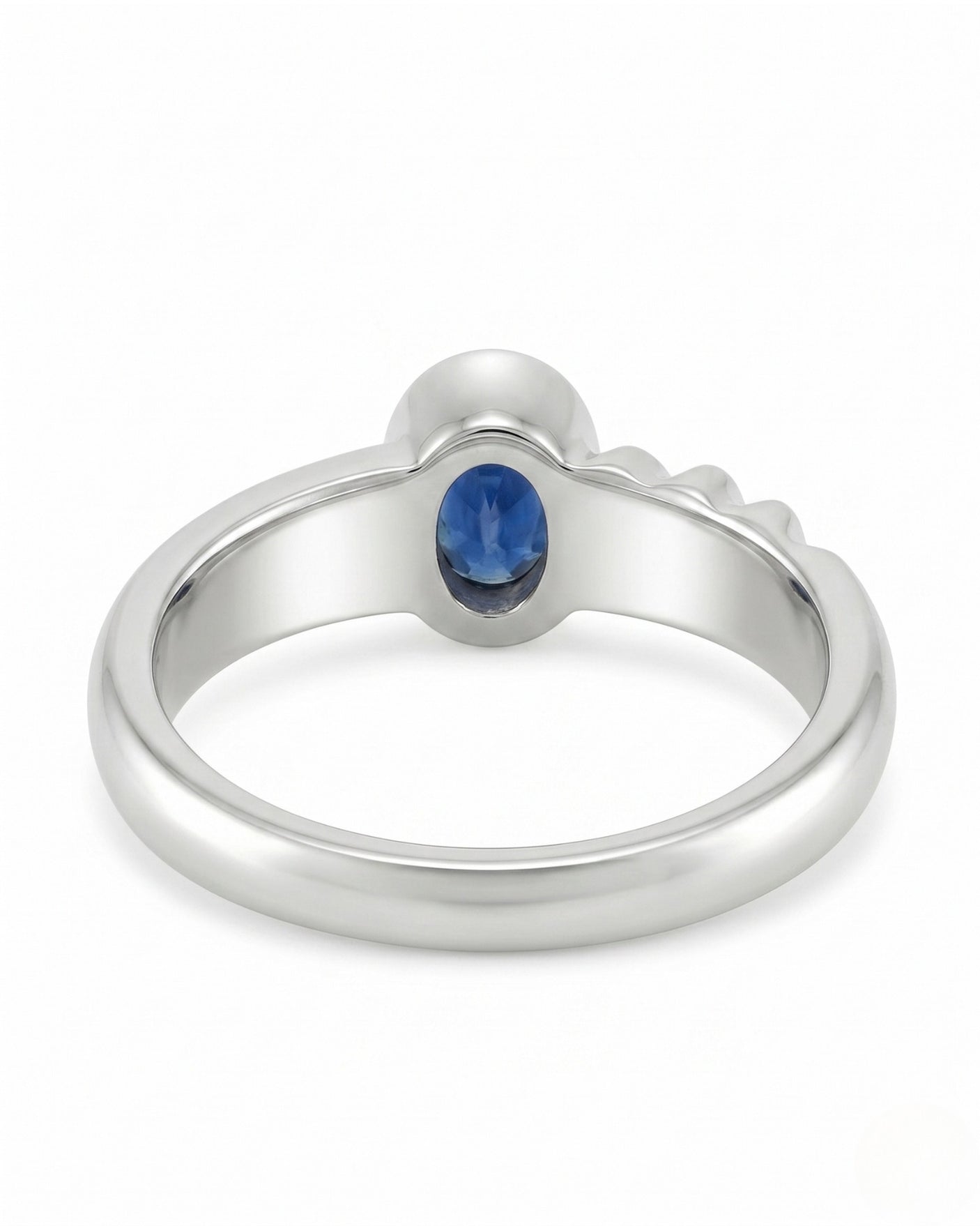 Oval sapphire engagement ring in 18K White Gold with minimalist stackable band | SARATTI