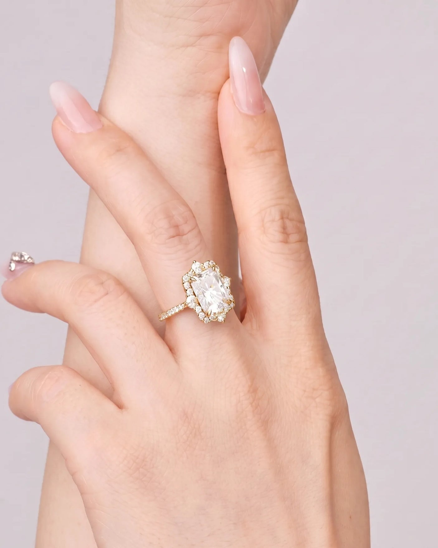 Cometa Corona – Natural Radiant-Cut Diamond Floral Halo Ring