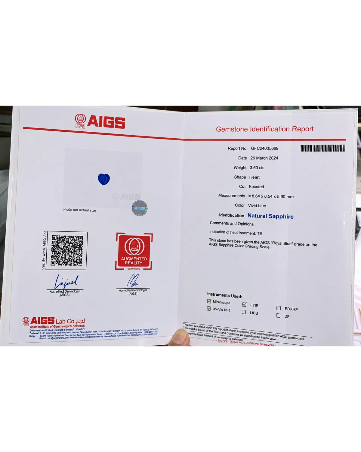 AIGS ertified 3.60 carat Royal Blue Sapphire faceted loose gemstone detail | SARATTI