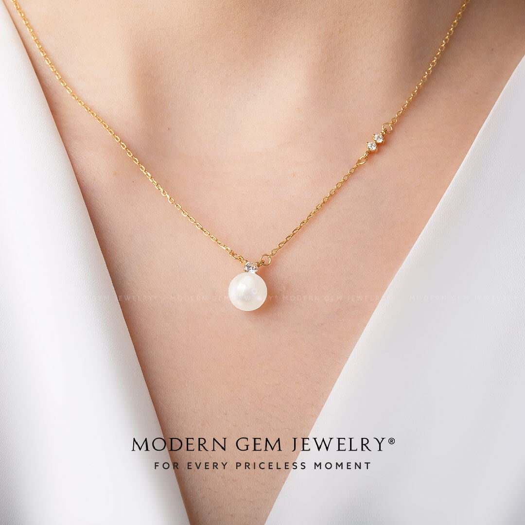 Luxurious Diamond Gold Necklace | Modern Gem Jewelry