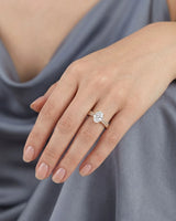 Anais oval diamond ring front view in 18K yellow gold | SARATTI