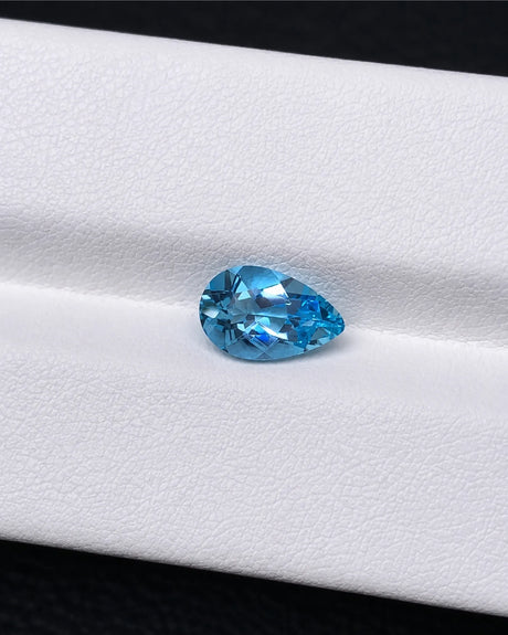 Angled view of 1.06ct Natural Santa Maria Aquamarine | SARATTI