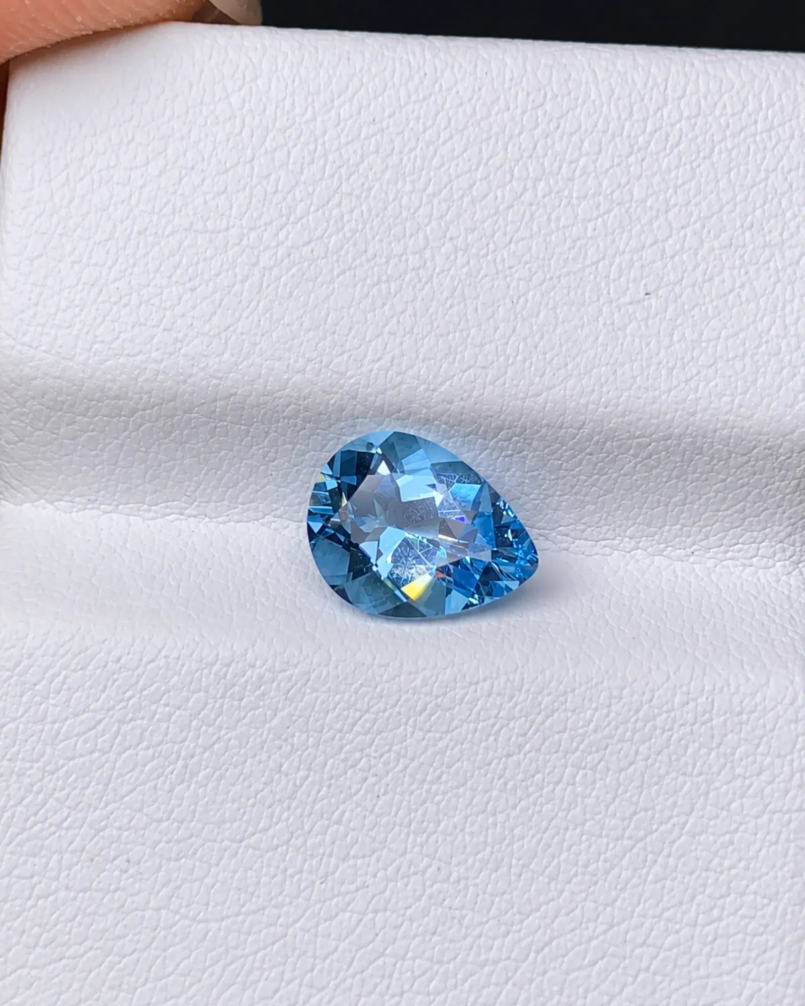 Angled view of 1.12ct Natural Santa Maria Aquamarine | SARATTI