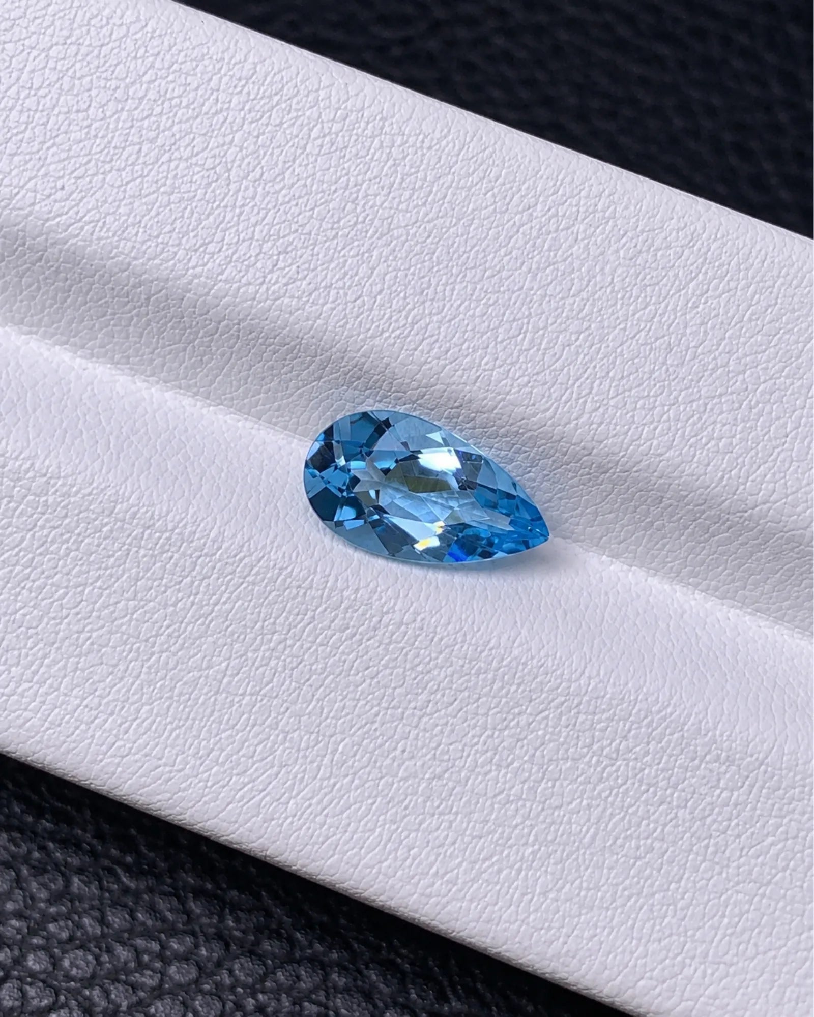 Angled view of 1.15ct Natural Santa Maria Aquamarine | SARATTI