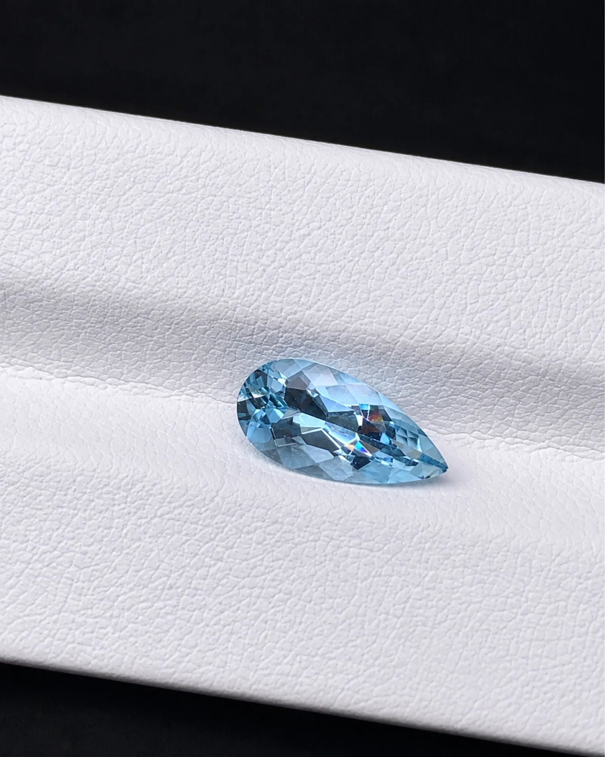 Angled view of 1.57ct Natural Santa Maria Aquamarine - SARATTI