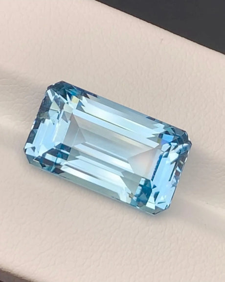 Angled view of 10.23ct Natural Santa Maria Aquamarine | SARATTI