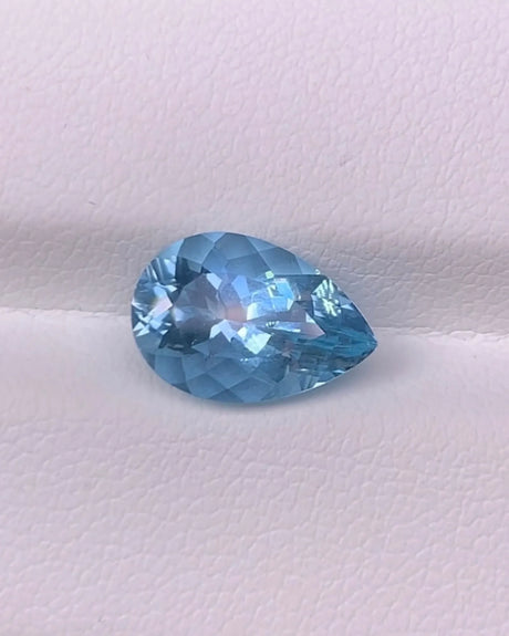 Angled view of 2.29ct Natural Aquamarine pear shape | SARATTI