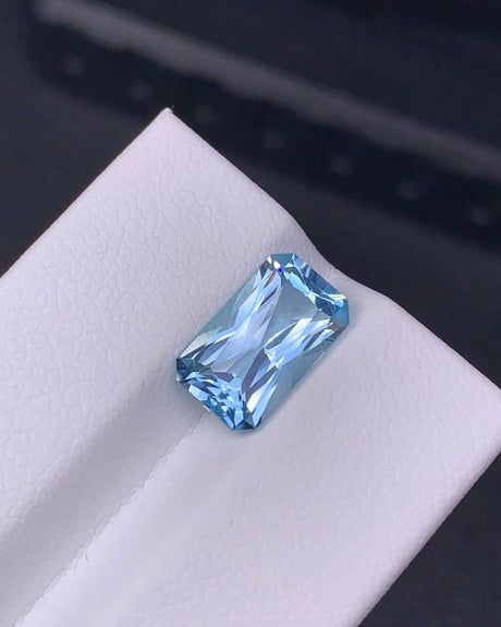 Angled view of 2.61ct Natural Santa Maria Aquamarine | SARATTI