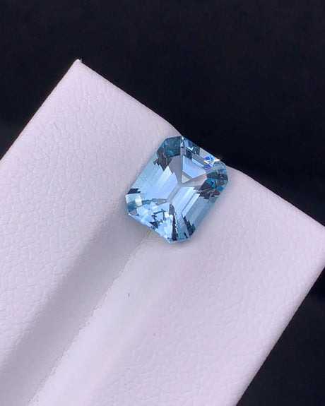 Angled view of 2.66ct Natural Santa Maria Aquamarine | SARATTI