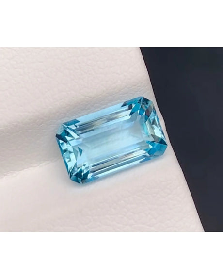 Angled view of 2.88ct Santa Maria Aquamarine | SARATTI